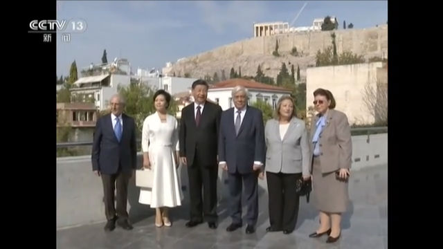 习近平和希腊总统共同参观雅典卫城博物馆
