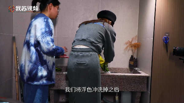 游遍江苏丨南京这个工坊用板蓝根和米酒扎染方巾（我苏）