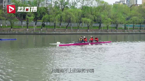 2、外秦淮河上划赛艇解锁不一样的美