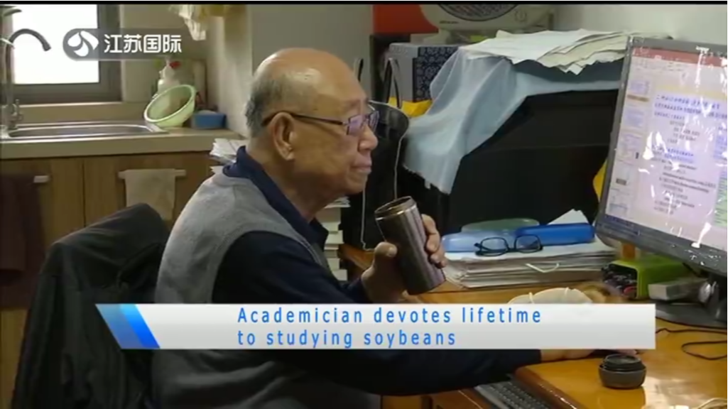 Academician devotes lifetime to studying soybeans