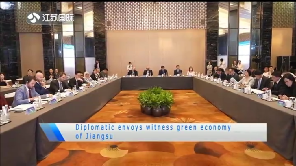 Diplomatic envoys witness green economy of Jiangsu